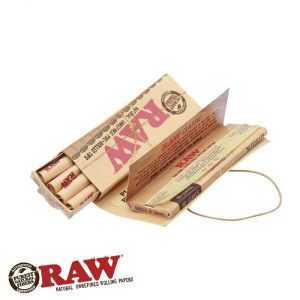 RAW Classic Connoisseur 1¼ Size Rolling Papers with Tips