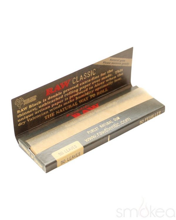 RAW Black Classic 1¼ Size Rolling Papers
